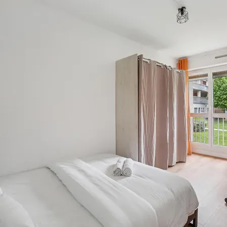 Duplex Downtown With Parking Daire Cergy